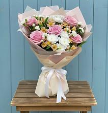 Букет цветов из:  Гвоздики, Орхидеи и Розы в Боброво