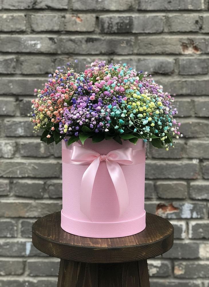 Цветочная композиция из Гипсофила и Розы в шляпной коробке в Боброво