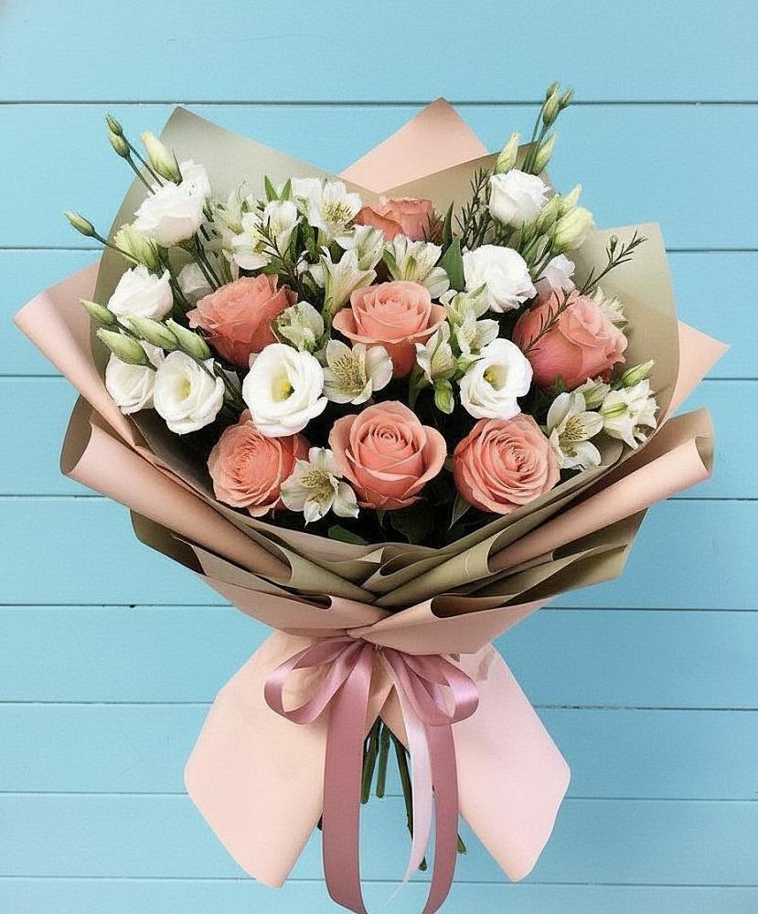 Букет цветов из: Розы, Альстромерии и Лизиантусы в Боброво