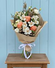 Букет цветов из:  Альстромерии, Лизиантусы, Розы и Хризантемы в Боброво