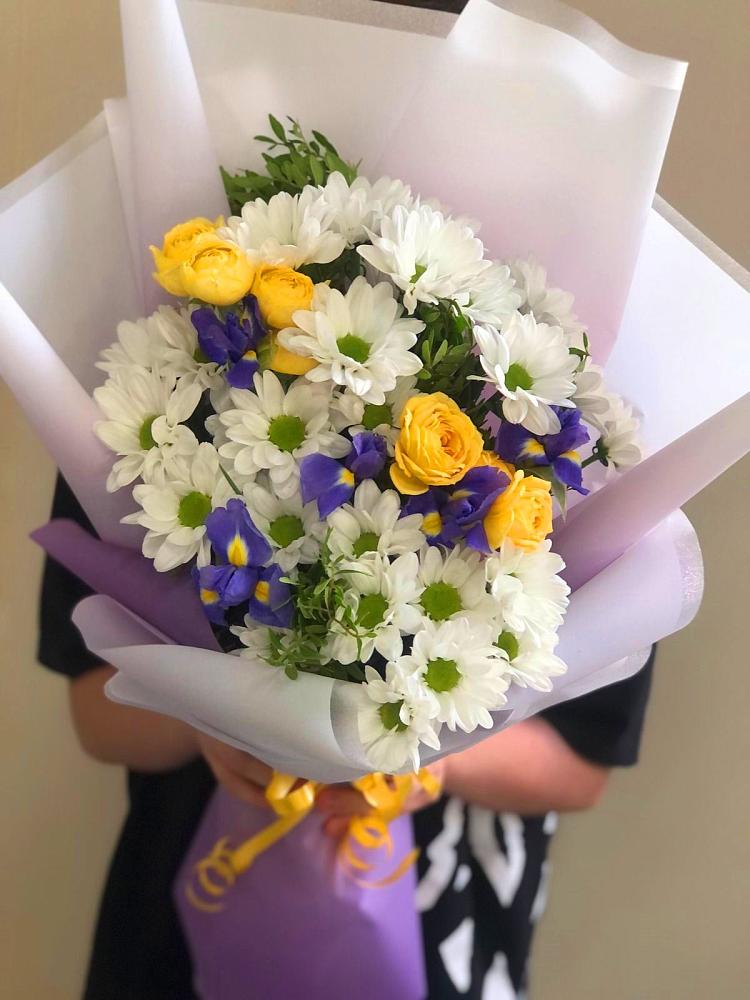 Букет цветов из: Ирисы, Хризантемы и Розы в Боброво