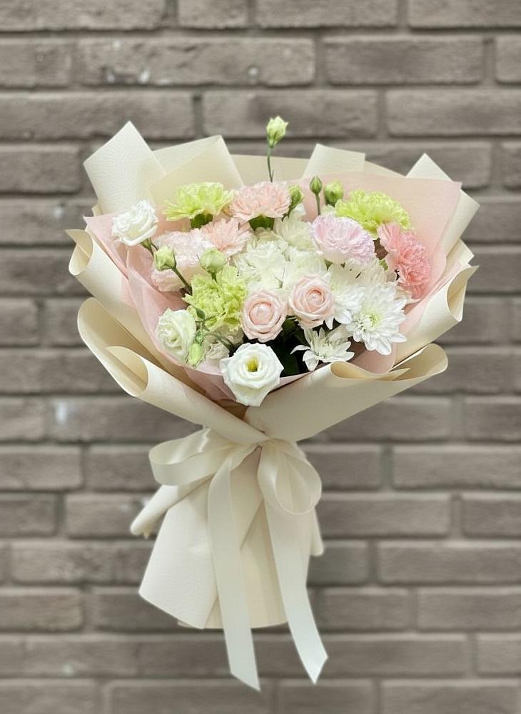 Букет цветов из: Гвоздики, Розы, Лизиантусы и Хризантемы в Боброво