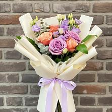 Букет цветов из:  Лизиантусы и Розы в Боброво