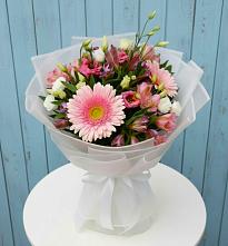 Букет цветов из:  Герберы, Альстромерии и Лизиантусы #REPLACE_PRED# Боброво