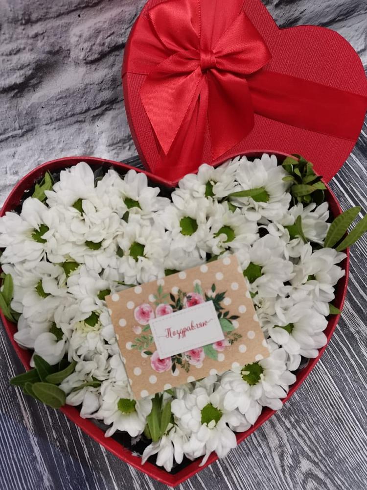 Цветочная композиция из Хризантемы в виде сердца в Боброво